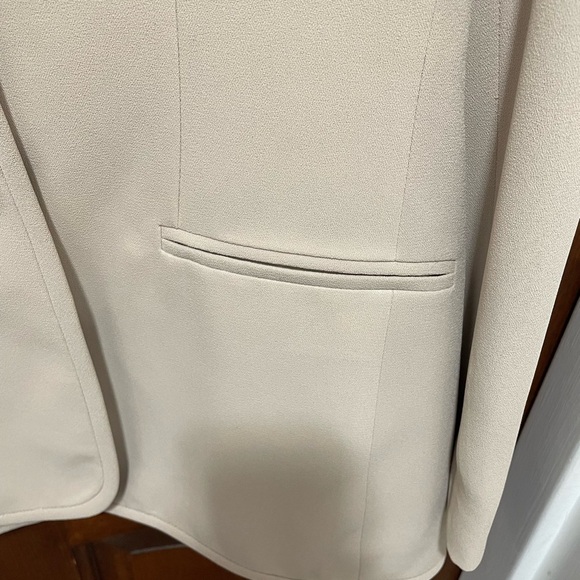 Le Suit women’s size 20 Skirt suit cream color long sleeve three buttons front - Picture 4 of 9